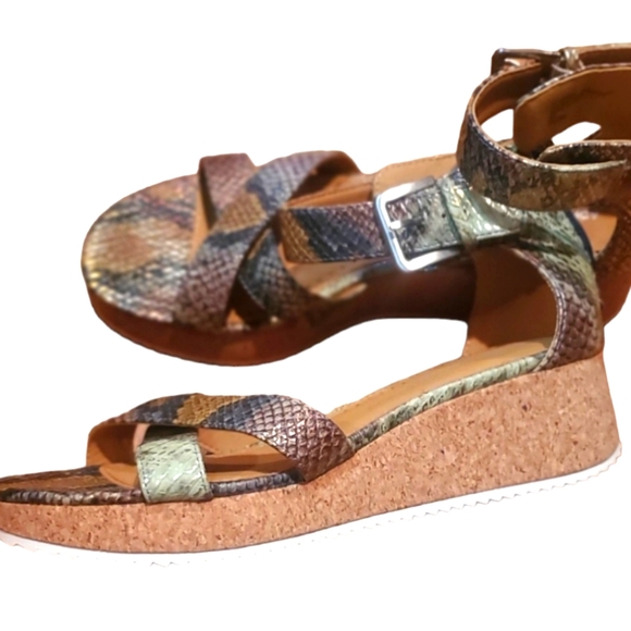 Adrienne Vittadini NWOT Vegan Leather Snakeskin Platform Sandals 7.5 M - Picture 4 of 8